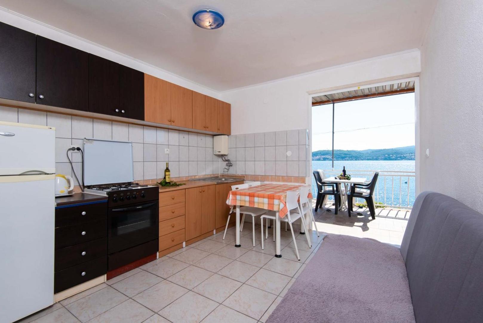 Apartments Lucy Kuciste Exterior photo