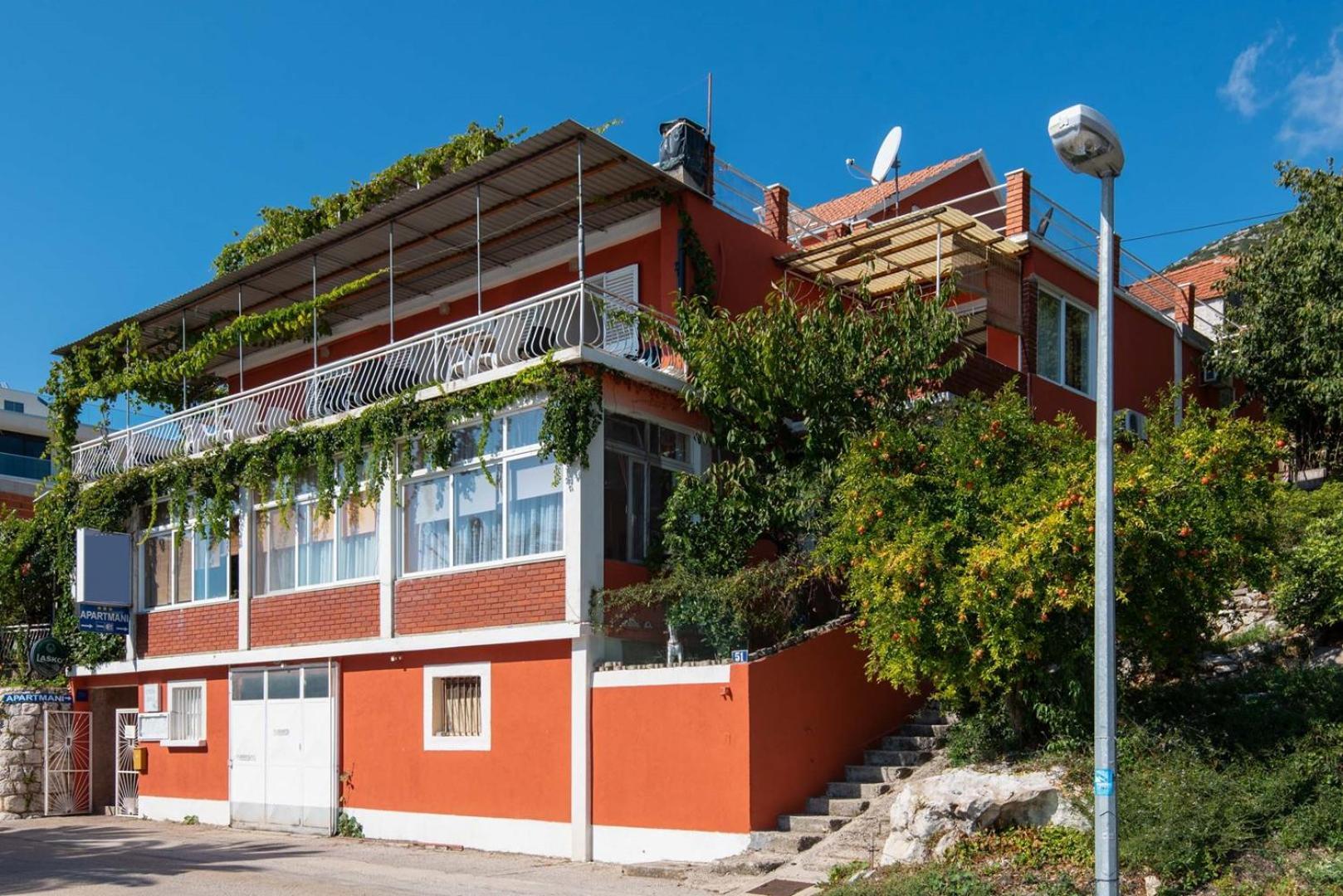 Apartments Lucy Kuciste Exterior photo