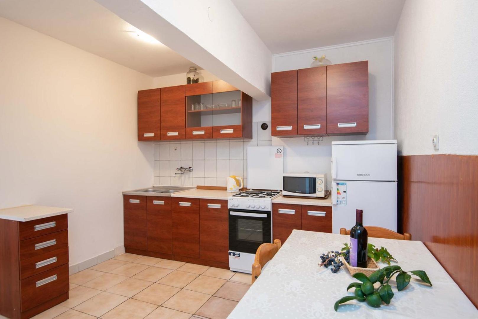 Apartments Lucy Kuciste Exterior photo